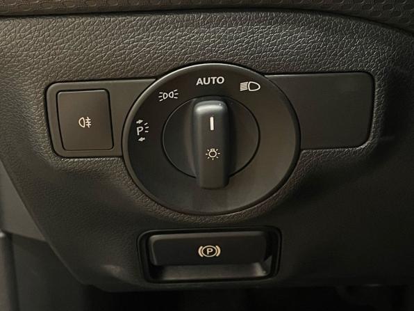 Mercedes-Benz A-Класс III (W176) Рестайлинг с пробегом 2015 года, цена 1 390 000 рублей, 143580 км, хэтчбек, Автокод Объявления