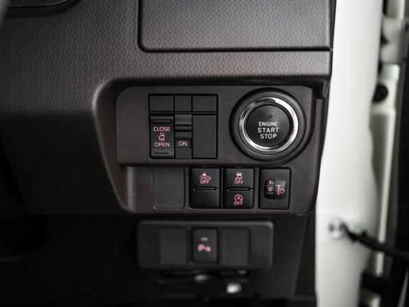 Toyota Roomy I Рестайлинг с пробегом 2020 года, цена 970 500 рублей, 95000 км, микровэн, Автокод Объявления
