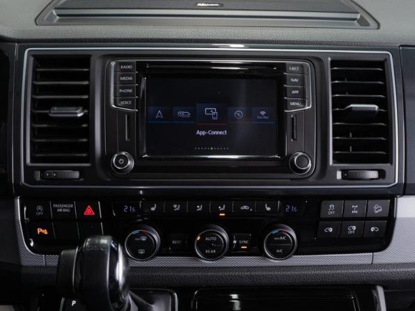 Volkswagen Multivan T6 с пробегом 2018 года, цена 4 719 000 рублей, 146936 км, минивэн, Автокод Объявления
