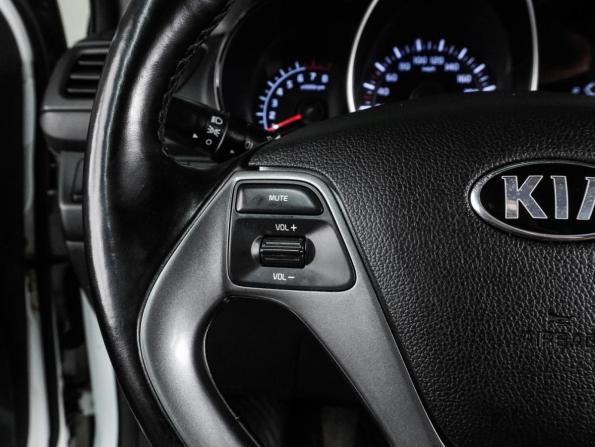 Kia Rio III Рестайлинг с пробегом 2017 года, цена 1 059 000 рублей, 147205 км, хэтчбек, Автокод Объявления