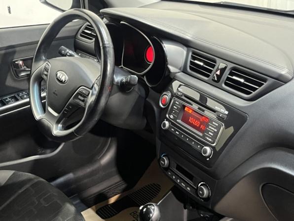 Kia Rio III Рестайлинг с пробегом 2015 года, цена 1 102 000 рублей, 68137 км, хэтчбек, Автокод Объявления