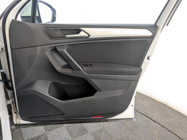 Volkswagen Tiguan II Рестайлинг с пробегом 2021 года, цена 3 110 000 рублей, 55235 км, внедорожник, Автокод Объявления