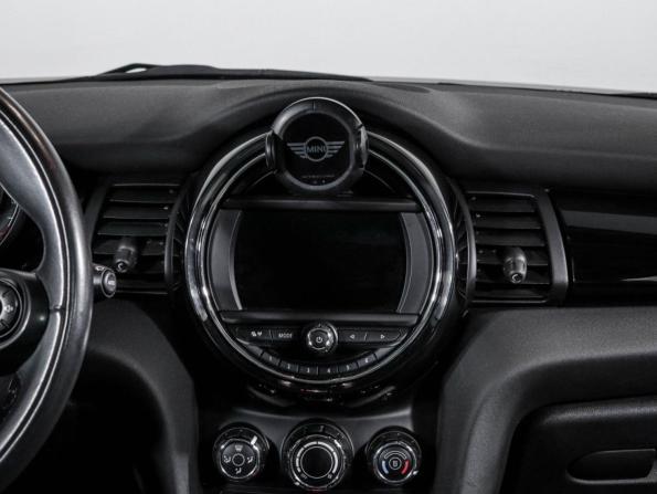 Mini Hatch III (F55/F56) Рестайлинг с пробегом 2019 года, цена 2 050 000 рублей, 59500 км, хэтчбек, Автокод Объявления
