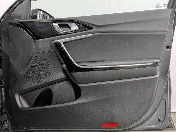 Kia Ceed III Рестайлинг с пробегом 2022 года, цена 2 300 000 рублей, 71000 км, универсал, Автокод Объявления