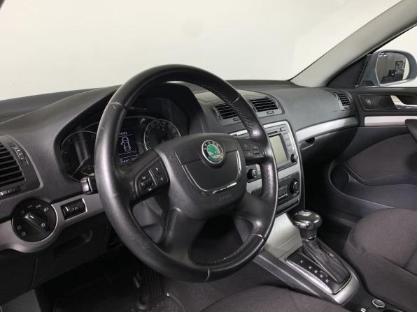 Skoda Octavia II (A5) Рестайлинг с пробегом 2013 года, цена 865 000 рублей, 216310 км, лифтбек, Автокод Объявления