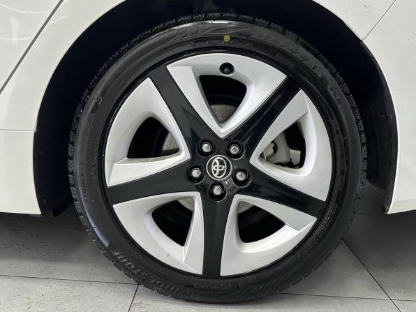 Toyota Prius IV (XW50) с пробегом 2019 года, цена 2 150 000 рублей, 76115 км, лифтбек, Автокод Объявления