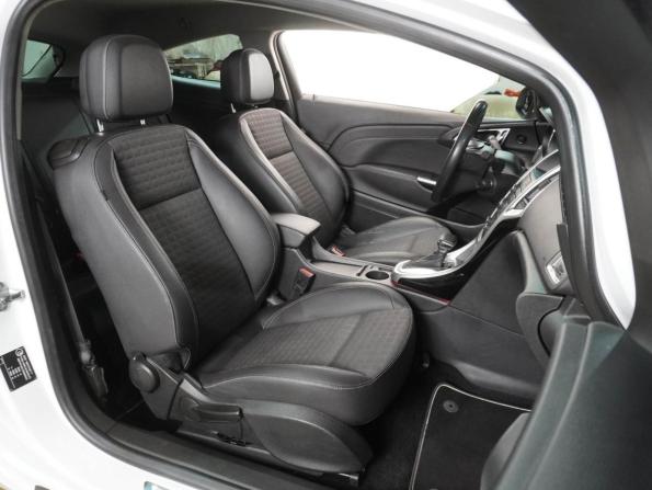 Opel Astra J Рестайлинг с пробегом 2013 года, цена 919 000 рублей, 175048 км, хэтчбек, Автокод Объявления