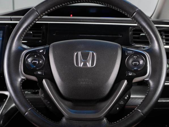 Honda Stepwgn V Рестайлинг с пробегом 2018 года, цена 2 100 000 рублей, 133691 км, минивэн, Автокод Объявления