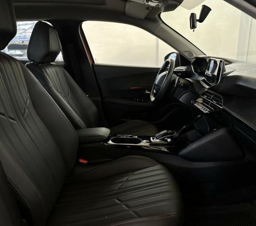 Peugeot 2008 II с пробегом 2023 года, цена 2 299 000 рублей, 14137 км, внедорожник, Автокод Объявления