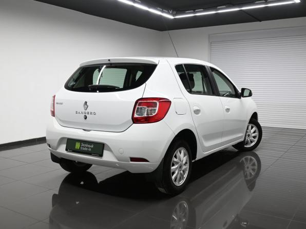 Renault Sandero II с пробегом 2017 года, цена 945 000 рублей, 95224 км, хэтчбек, Автокод Объявления