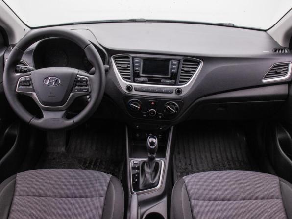 Hyundai Solaris II с пробегом 2018 года, цена 1 290 000 рублей, 90751 км, седан, Автокод Объявления
