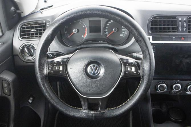 Volkswagen Polo V Рестайлинг с пробегом 2019 года, цена 999 000 рублей, 112405 км, седан, Автокод Объявления