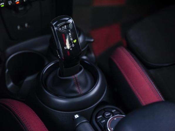 Mini Hatch III (F55/F56) Рестайлинг с пробегом 2018 года, цена 3 090 000 рублей, 47760 км, хэтчбек, Автокод Объявления