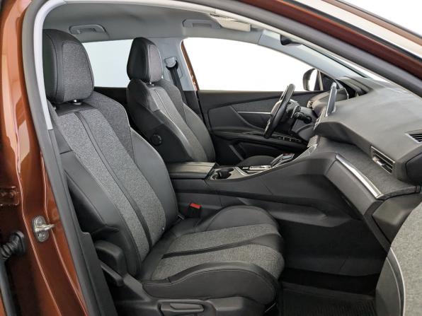 Peugeot 3008 II с пробегом 2017 года, цена 1 650 000 рублей, 100354 км, внедорожник, Автокод Объявления