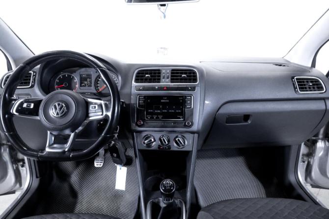 Volkswagen Polo V Рестайлинг с пробегом 2018 года, цена 1 049 000 рублей, 179313 км, седан, Автокод Объявления