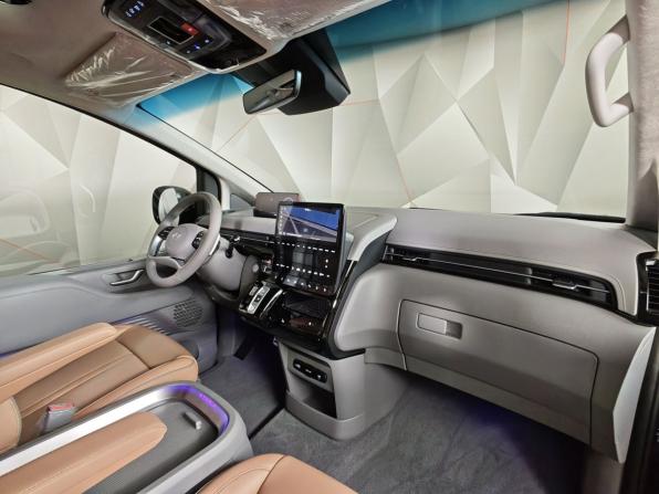Hyundai Staria I с пробегом 2025 года, цена 8 760 000 рублей, 2864 км, минивэн, Автокод Объявления