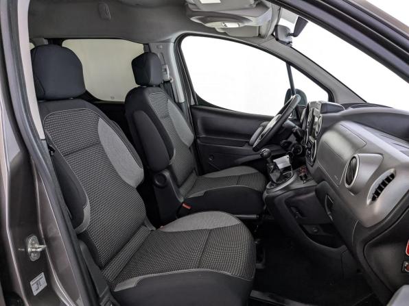 Peugeot Partner II Рестайлинг 2 с пробегом 2017 года, цена 1 410 000 рублей, 130755 км, компактвэн, Автокод Объявления