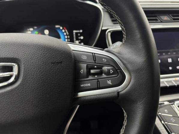 Geely Atlas Pro с пробегом 2023 года, цена 2 190 000 рублей, 31431 км, внедорожник, Автокод Объявления