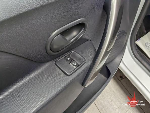 Renault Sandero II с пробегом 2015 года, цена 828 000 рублей, 136000 км, хэтчбек, Автокод Объявления