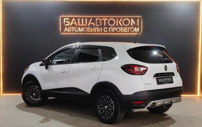 Renault Kaptur I Рестайлинг с пробегом 2022 года, цена 1 649 000 рублей, 68422 км, внедорожник, Автокод Объявления
