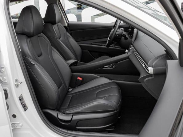Hyundai Elantra VII (CN7) Рестайлинг с пробегом 2023 года, цена 2 239 000 рублей, 55406 км, седан, Автокод Объявления