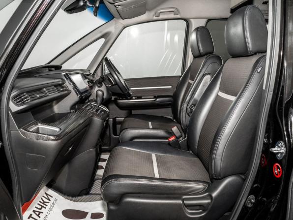 Honda Stepwgn V с пробегом 2016 года, цена 1 700 000 рублей, 207567 км, минивэн, Автокод Объявления