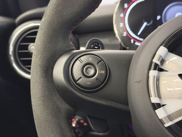 Mini Hatch III (F55/F56) Рестайлинг с пробегом 2021 года, цена 4 300 000 рублей, 2565 км, хэтчбек, Автокод Объявления