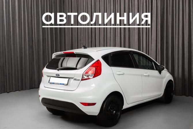 Ford Fiesta Mk6 Рестайлинг с пробегом 2018 года, цена 890 000 рублей, 73274 км, хэтчбек, Автокод Объявления
