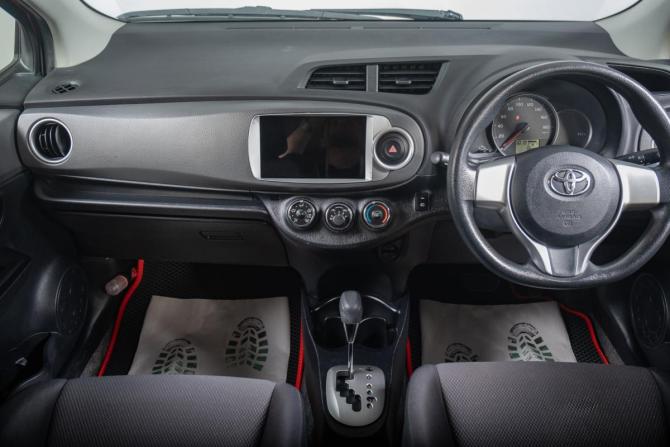 Toyota Vitz III (XP130) с пробегом 2013 года, цена 1 099 000 рублей, 78000 км, хэтчбек, Автокод Объявления