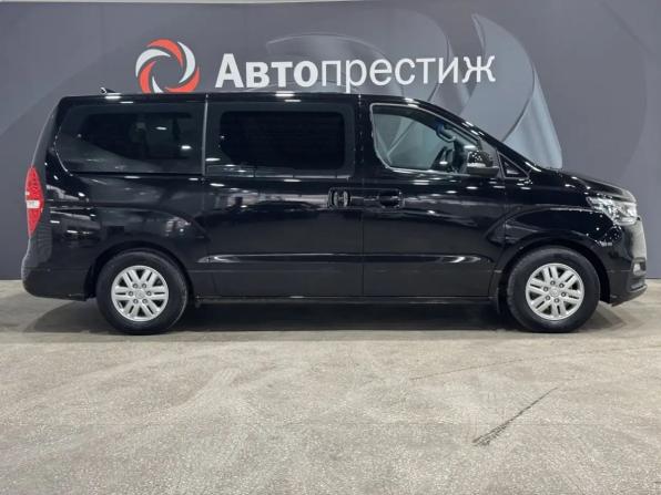 Hyundai H-1 II Рестайлинг 2 с пробегом 2019 года, цена 2 620 000 рублей, 223000 км, минивэн, Автокод Объявления