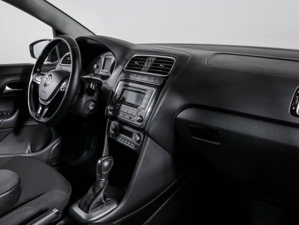Volkswagen Polo V Рестайлинг с пробегом 2017 года, цена 1 098 000 рублей, 79820 км, седан, Автокод Объявления