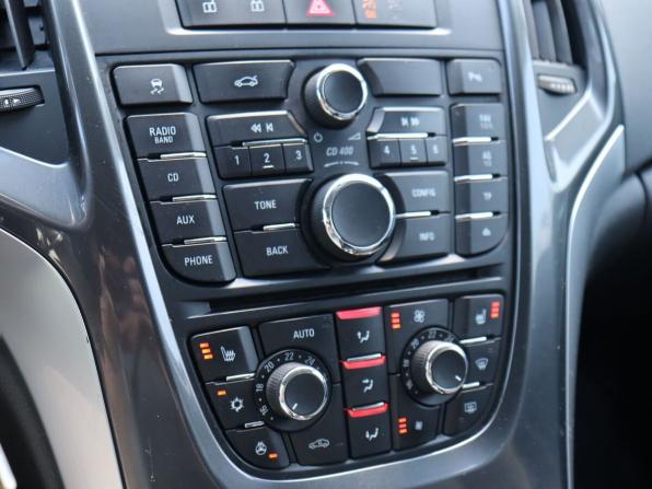 Opel Astra J Рестайлинг с пробегом 2013 года, цена 710 000 рублей, 266158 км, седан, Автокод Объявления