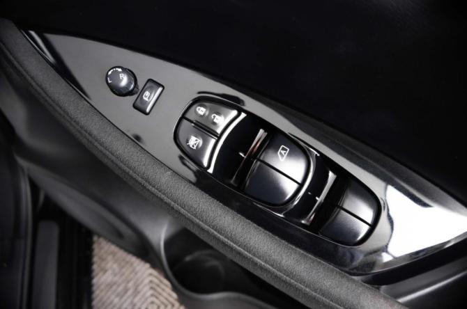 Nissan Leaf I (ZE0/AZE0) с пробегом 2016 года, цена 1 369 000 рублей, 102400 км, хэтчбек, Автокод Объявления