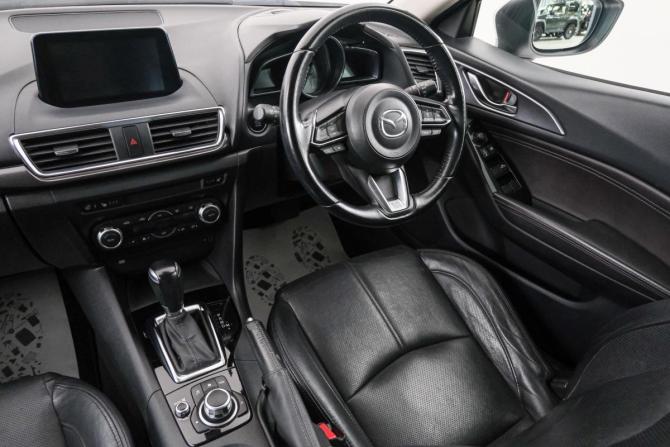 Mazda Axela III Рестайлинг с пробегом 2017 года, цена 1 449 000 рублей, 114571 км, хэтчбек, Автокод Объявления