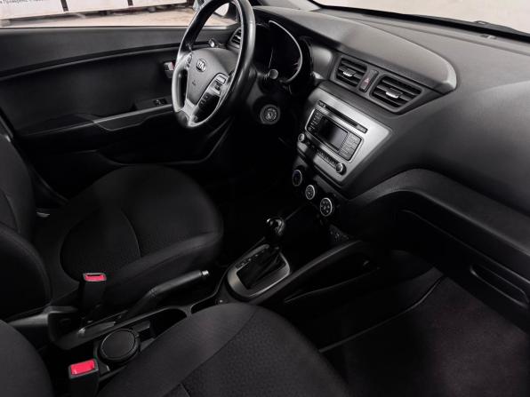 Kia Rio III Рестайлинг с пробегом 2016 года, цена 1 221 000 рублей, 79351 км, хэтчбек, Автокод Объявления