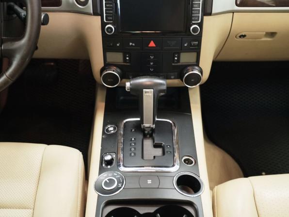 Volkswagen Touareg I Рестайлинг с пробегом 2009 года, цена 968 000 рублей, 267881 км, внедорожник, Автокод Объявления