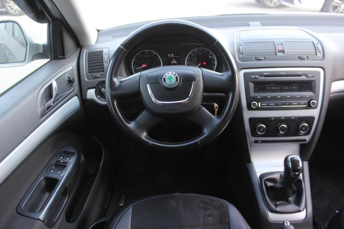 Skoda Octavia II (A5) Рестайлинг с пробегом 2011 года, цена 647 000 рублей, 291050 км, лифтбек, Автокод Объявления