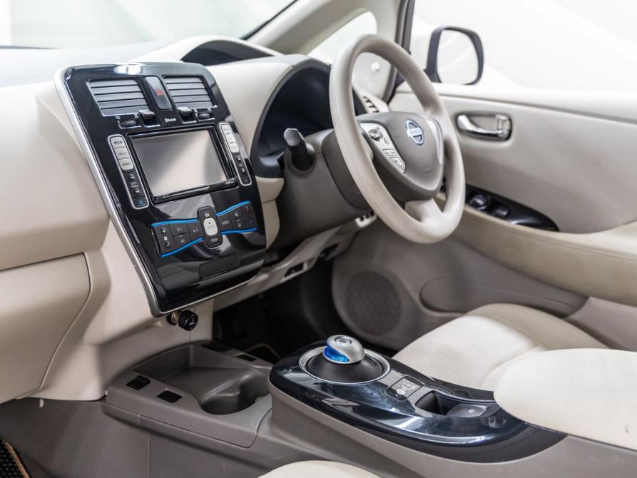 Nissan Leaf I (ZE0/AZE0) Волгоград  - изображение 35