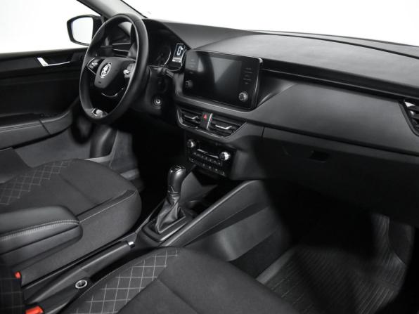 Skoda Rapid II с пробегом 2021 года, цена 1 691 000 рублей, 83835 км, лифтбек, Автокод Объявления