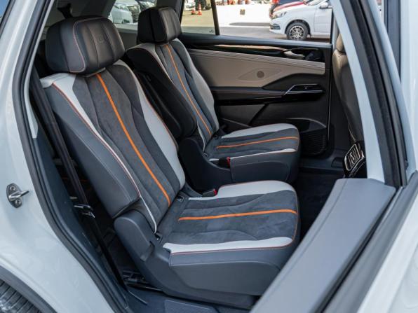 Volkswagen ID.6 с пробегом 2022 года, цена 3 600 000 рублей, 36544 км, внедорожник, Автокод Объявления