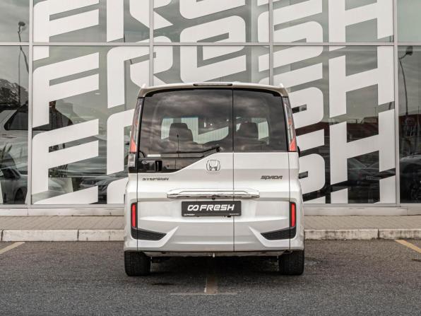 Honda Stepwgn V Рестайлинг с пробегом 2018 года, цена 2 230 000 рублей, 100019 км, минивэн, Автокод Объявления