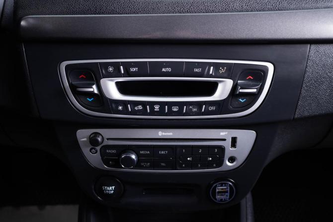 Renault Fluence I Рестайлинг с пробегом 2014 года, цена 899 000 рублей, 223000 км, седан, Автокод Объявления