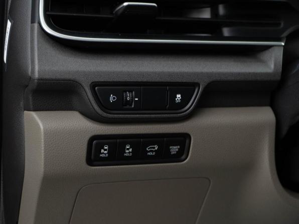 Kia Carnival IV Рестайлинг с пробегом 2025 года, цена 5 998 999 рублей, 12425 км, минивэн, Автокод Объявления