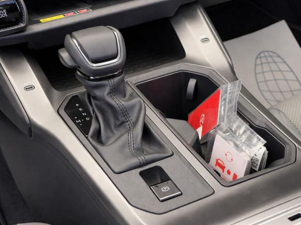 Toyota RAV4 V (XA50) с пробегом 2025 года, цена 3 877 000 рублей, 15000 км, внедорожник, Автокод Объявления