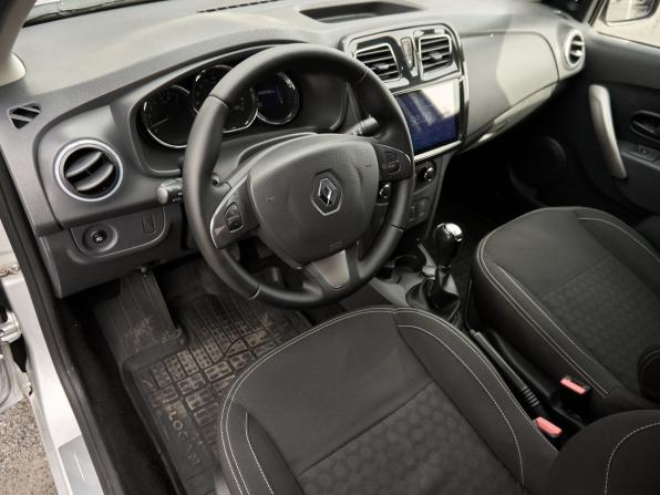 Renault Logan II с пробегом 2018 года, цена 799 000 рублей, 149918 км, седан, Автокод Объявления