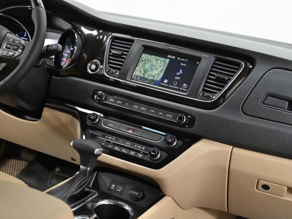 Kia Carnival III с пробегом 2019 года, цена 2 399 000 рублей, 137000 км, минивэн, Автокод Объявления