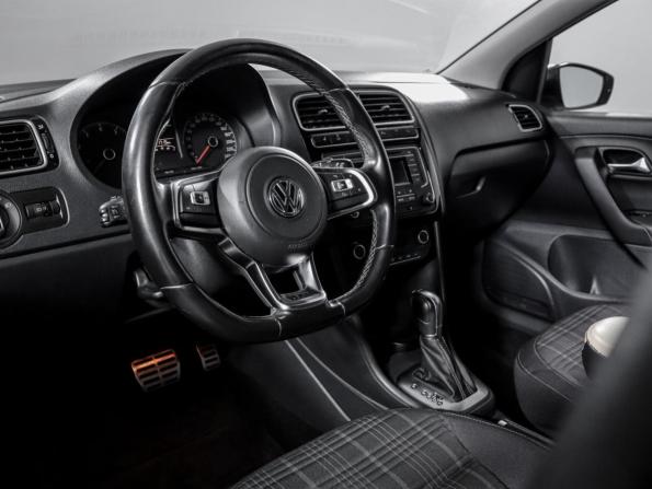 Volkswagen Polo V Рестайлинг с пробегом 2017 года, цена 1 100 000 рублей, 171471 км, седан, Автокод Объявления