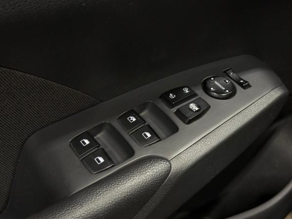 Hyundai Solaris II с пробегом 2017 года, цена 1 070 000 рублей, 131460 км, седан, Автокод Объявления