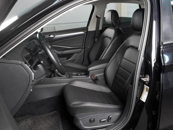 Volkswagen Jetta VII Рестайлинг с пробегом 2022 года, цена 2 345 000 рублей, 42141 км, седан, Автокод Объявления