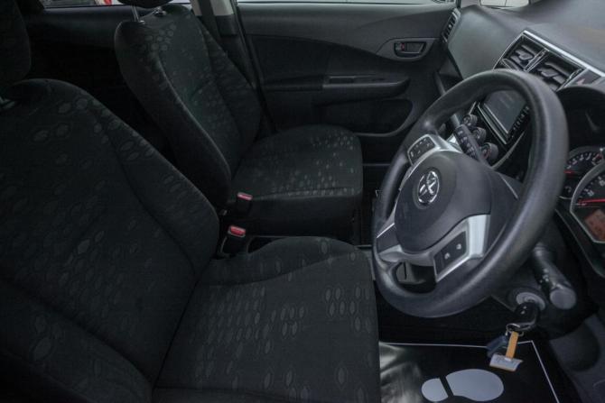 Toyota Ractis II с пробегом 2015 года, цена 1 025 000 рублей, 69800 км, хэтчбек, Автокод Объявления